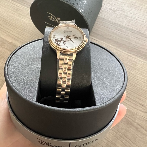 Citizen Disney Minnie Mouse Watch with 31MM Diamond Dial - Picture 4 of 11